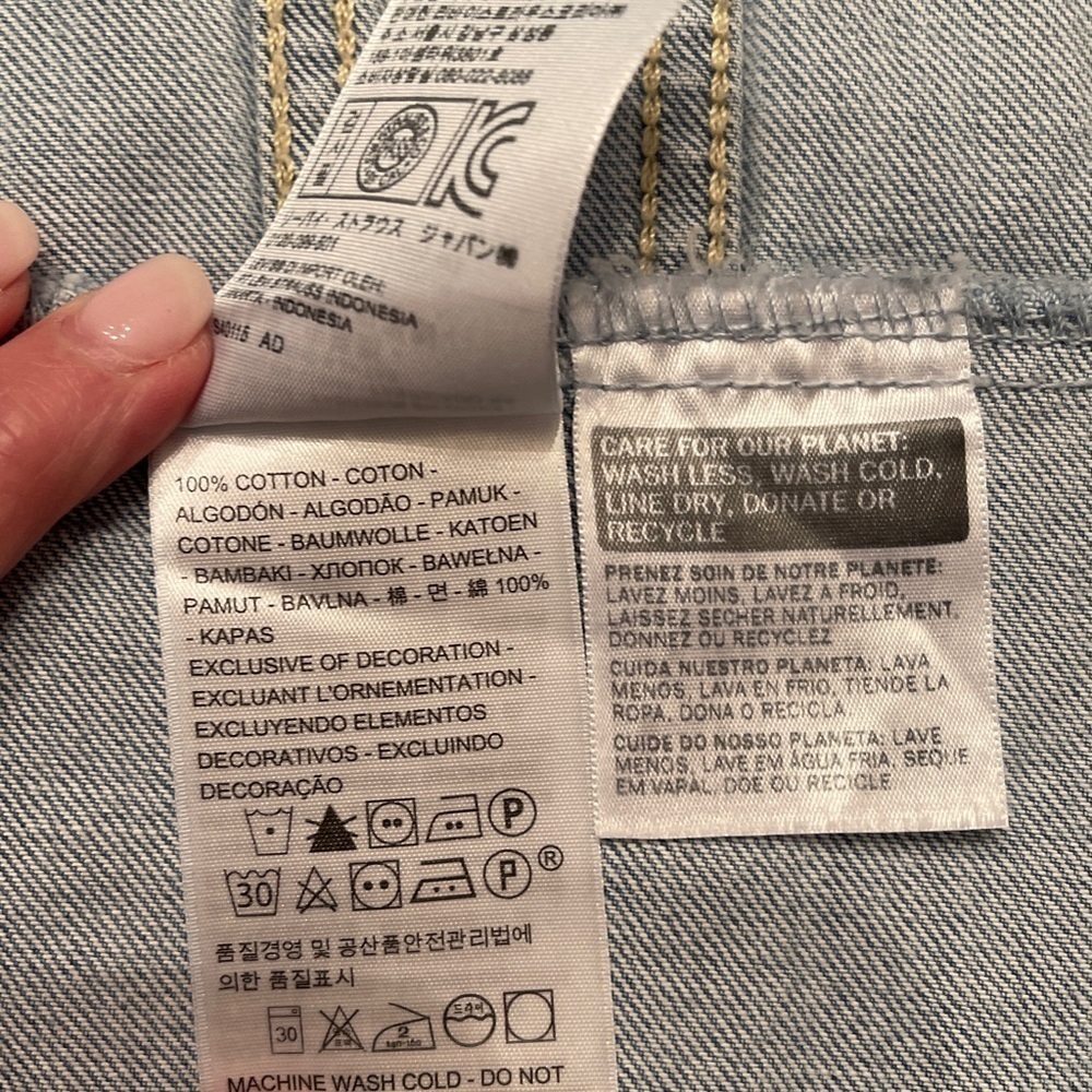 Levi Strauss Light Embroidered Denim Jacket | Size XS - Picture 8 of 9